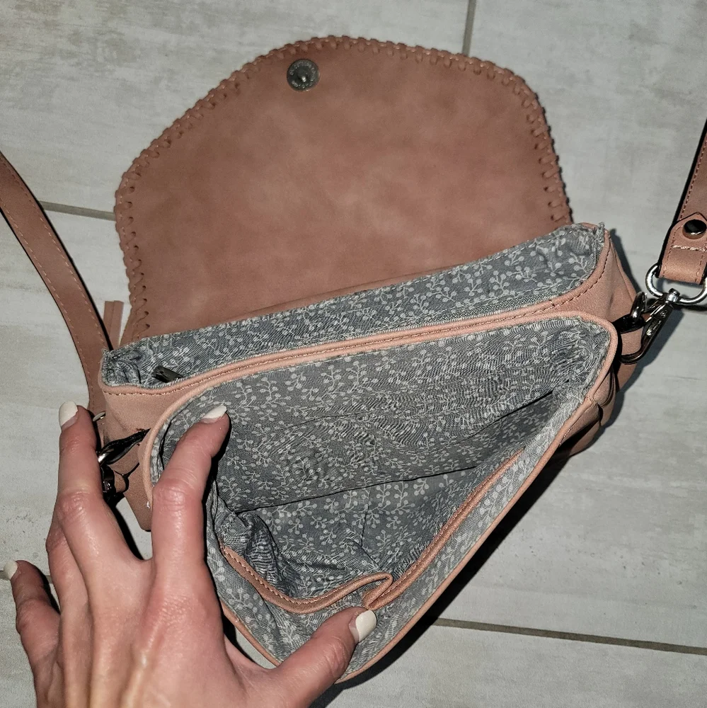 Francesca’s Martina Flapover Whipstitch Crossbody Bag in Pink with Tassels - Picture 8 of 10